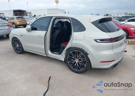2025 Porsche Cayenne E-Hybrid из США, поврежденный, VIN WP1AE2AY8SDA16138